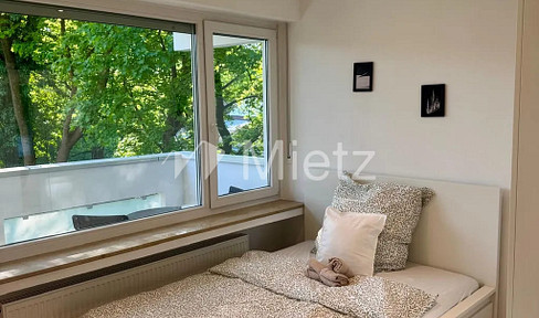 Shared room in Munich (female-only shared apartment).