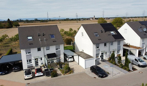 Well-maintained semi-detached house in a desirable residential area.