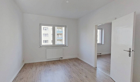 Renovated 3-room apartment with a large balcony in Leipzig-Möckern.
