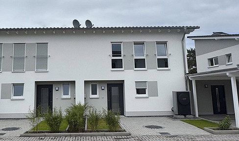 Neubau Erstbezug im Grünen mit Glasfaser und Wärmepumpe
