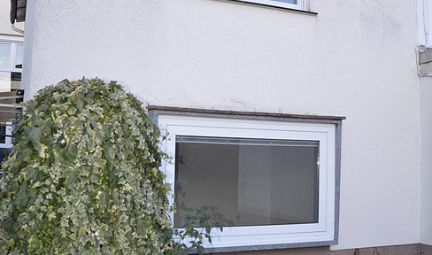 Bright semi-detached house with a balcony and terrace.