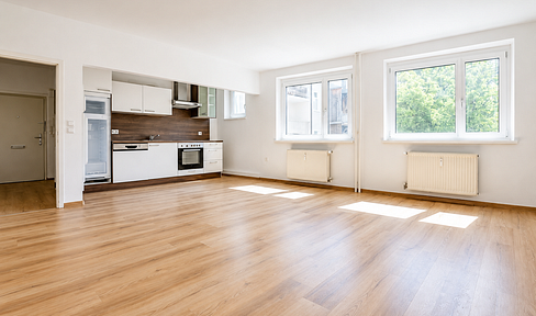 No fees - Bright 2-room apartment with a balcony in Graz-Gries - available immediately.