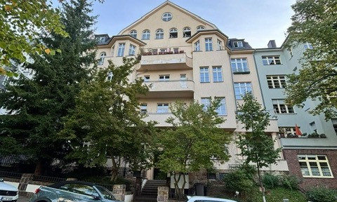 Excellent location! 3-room apartment on the top floor with elevator, located in the desirable Kaßberg district.