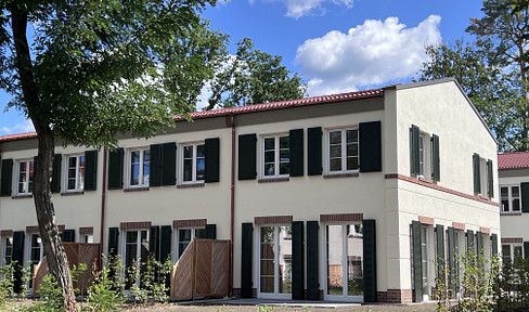 Excellent house... Viewings by appointment, or on Saturday, October 31st at 11:45 AM.