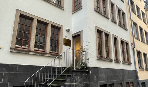 Representative office space in the historic city center, located on the Heumarkt – 125 m², upper floor, with a view of the Rhine, and marble floors.