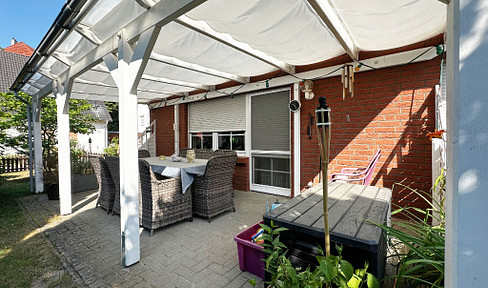 Detached single-family house in a bungalow style for rent.