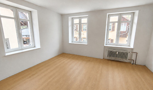 Helle 2-Zimmer-Wohnung mit großem überdachtem Balkon – Tegernau