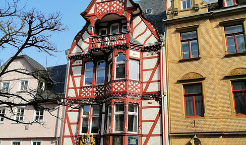 Prime location in the Upper Town: Charming 2-room apartment with fitted kitchen.