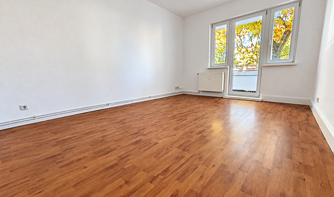PROVISIONSFREI: Erstbezug nach Modernisierung! Ruhige 2 Zi-Whg. Nahe Tempelhof Feld mit Balkon