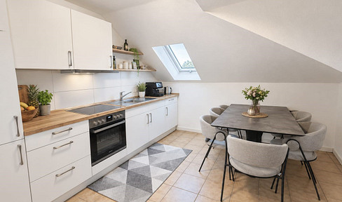 Spacious 3-room apartment with fitted kitchen and access to a garden.