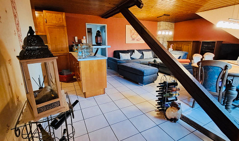 Charming penthouse apartment in Aachen, offered privately – an opportunity for owner-occupiers and investors alike.