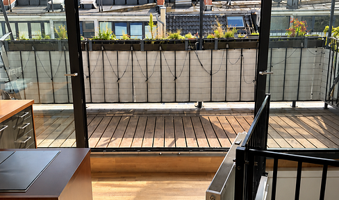 Duplex apartment in Friedrichshain – sunny south-facing terrace, fireplace, and lots of charm.