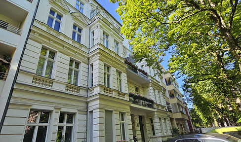 Two-room apartment with balcony, available immediately, in a quiet location.