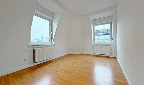 Turn the key and move in – renovated 2-room apartment with parking space in Neckarau!