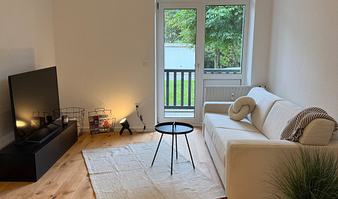 Modern, renovated, two-room ground-floor apartment with balcony, available immediately and of high quality.