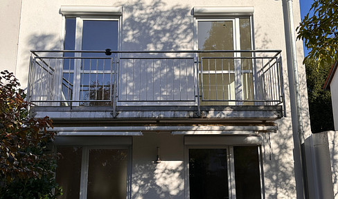 Modern semi-detached house in a desirable location in Augsburg-Hochzoll North – underfloor heating throughout, from the basement to the attic.
