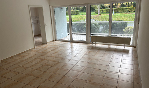 Bright 2-room apartment (68 m²) with a spacious, covered balcony and a parking space in Rodenbach.