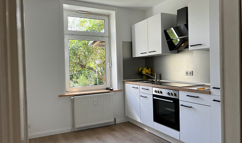 Attractive investment opportunity in Lübeck: Rented 2-room ground-floor apartment with balcony and private garden.