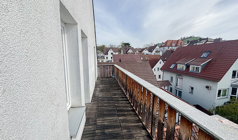 Bright and spacious 3.5-room maisonette apartment with fitted kitchen and balcony!