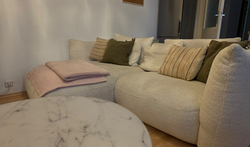 Quiet, fully furnished 2-room apartment in a historic building, located in a courtyard setting - close to the University of Vienna (WU) and the Prater, and with no agency fees.