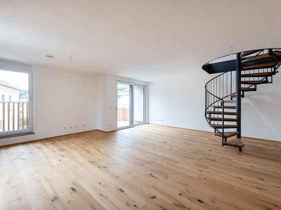 4-room maisonette apartment with a south-facing balcony and a share of the garden. Reference: B-24.