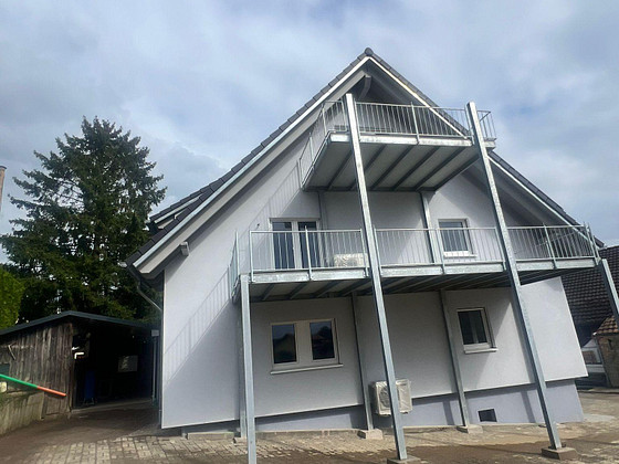 Gemütliche 2 Zi OG Wohnung in frisch saniertem KfW 55 Haus