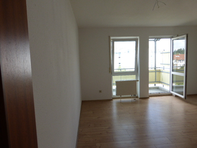 Lichtdurchflutete Dreizimmerwohnung in ruhiger Lage beim Badeniaplatz von Privat – Friedrich-Weick-Str. 18, 76189 Karlsruhe(Oberreut) – Vorschaubild 2