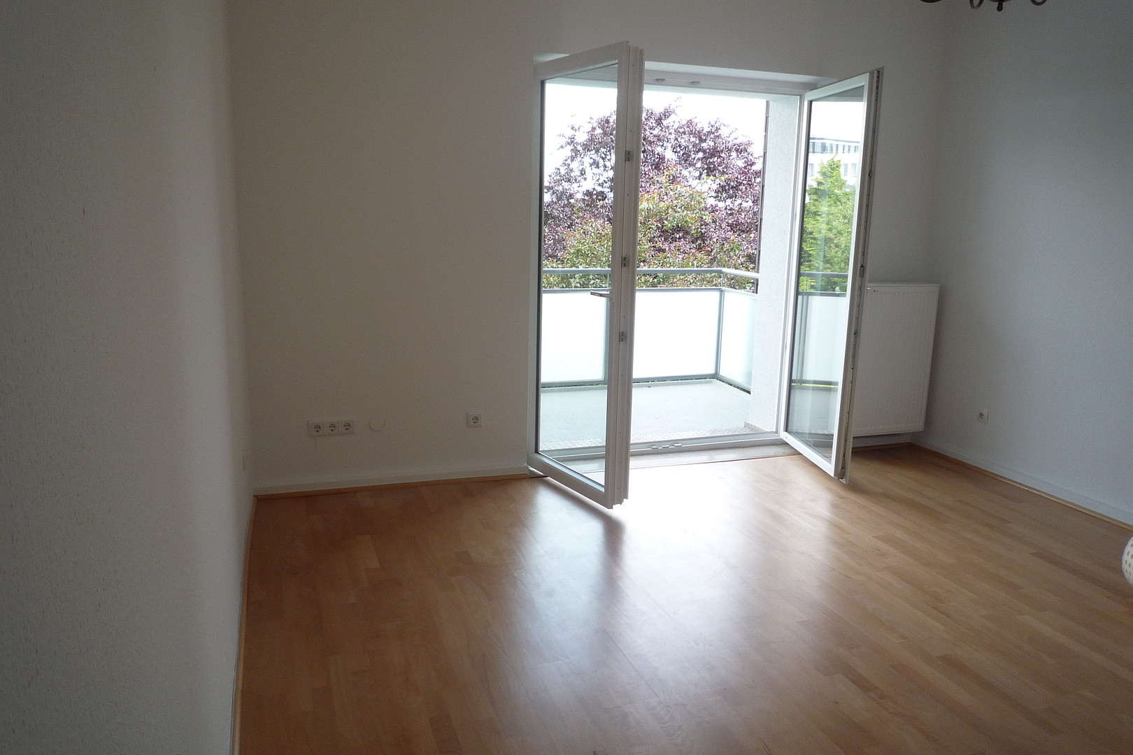 Schöne helle Single-Wohnung, großer Balkon mit Blick ins Grüne; gute Verkehrsanbindungen! – Düsseldorf(Mörsenbroich) – Vorschaubild 3