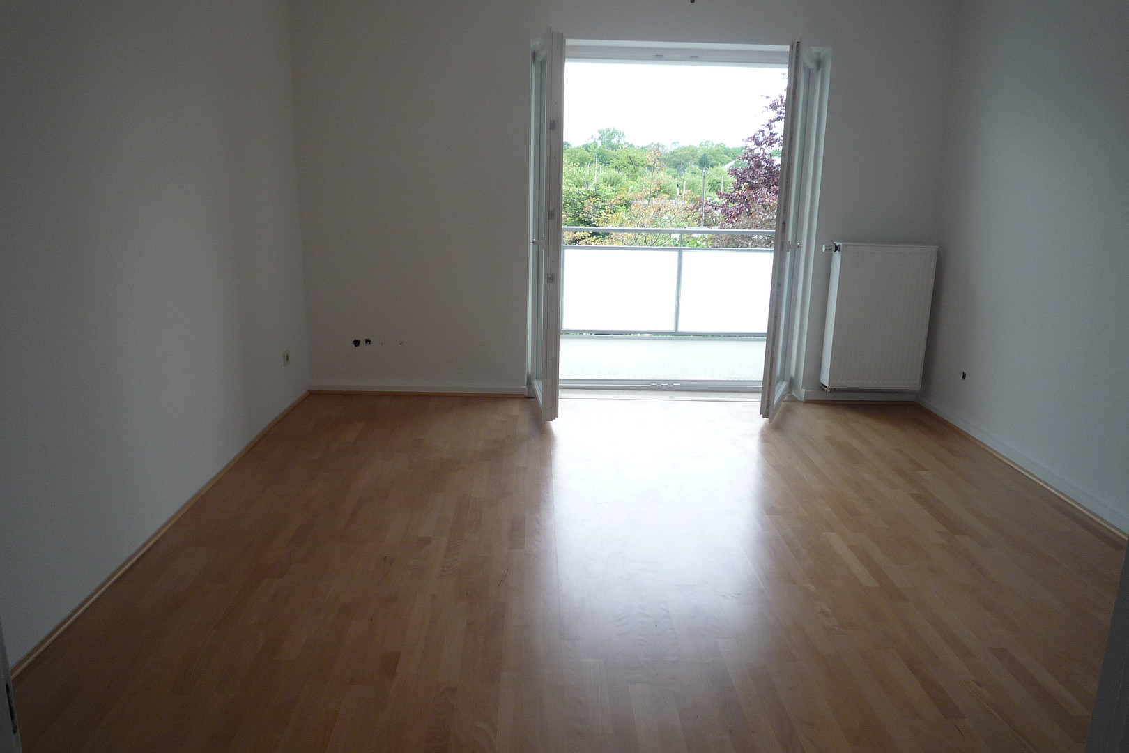 Schöne helle Single-Wohnung, großer Balkon mit Blick ins Grüne; gute Verkehrsanbindungen! – Düsseldorf(Mörsenbroich) – Vorschaubild 2
