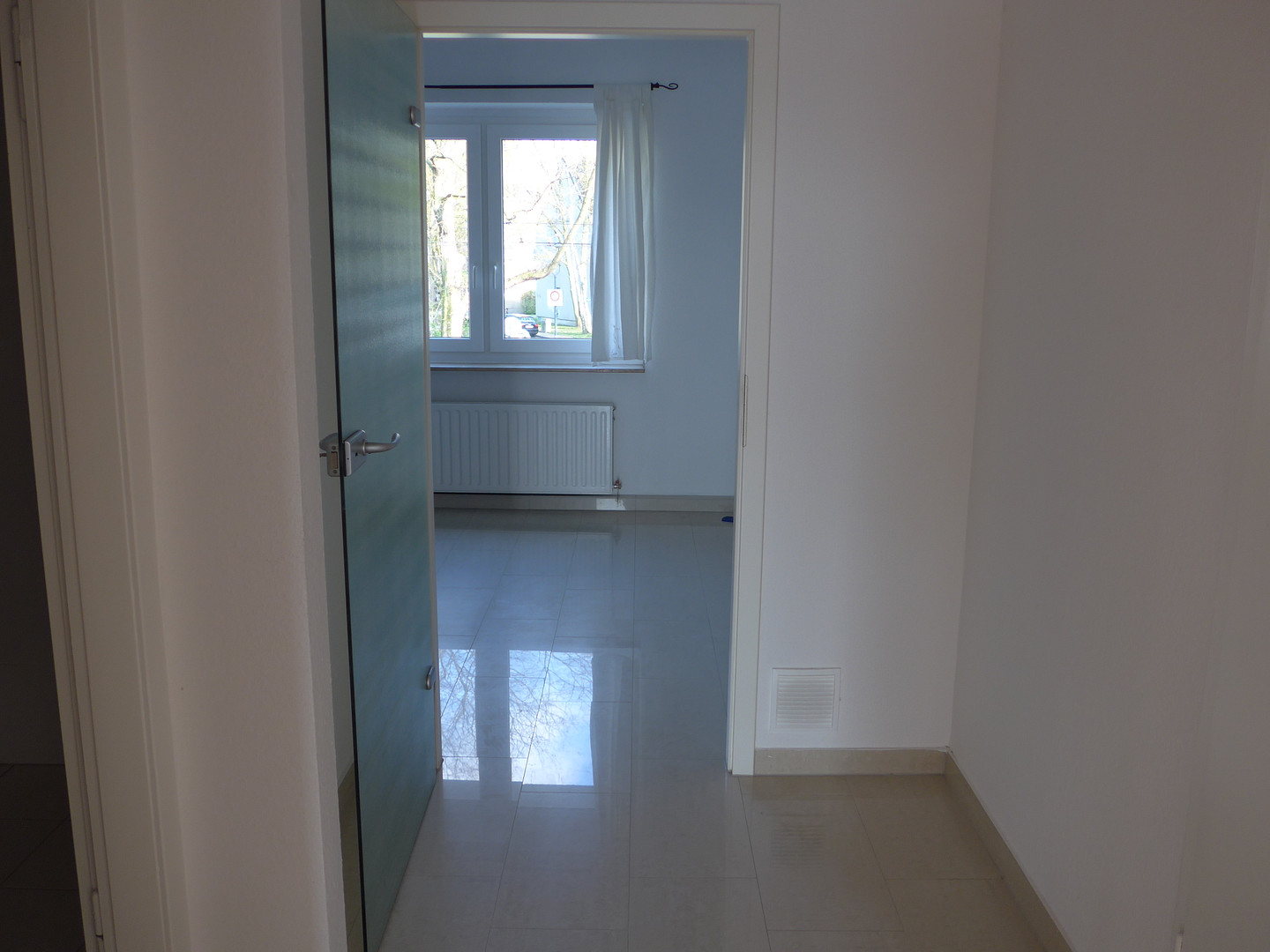 Schöne helle Single-Wohnung, großer Balkon mit Blick ins Grüne; gute Verkehrsanbindungen! – Düsseldorf(Mörsenbroich) – Vorschaubild 6
