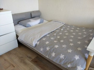 Möblierte super ruhige 1- Zimmer Wohnung (Gebäuderückseite) in Augsburg mit Blick ins Grüne – Haunstetterstrasse 95, 86161 Augsburg(Hochfeld) – Vorschaubild 4