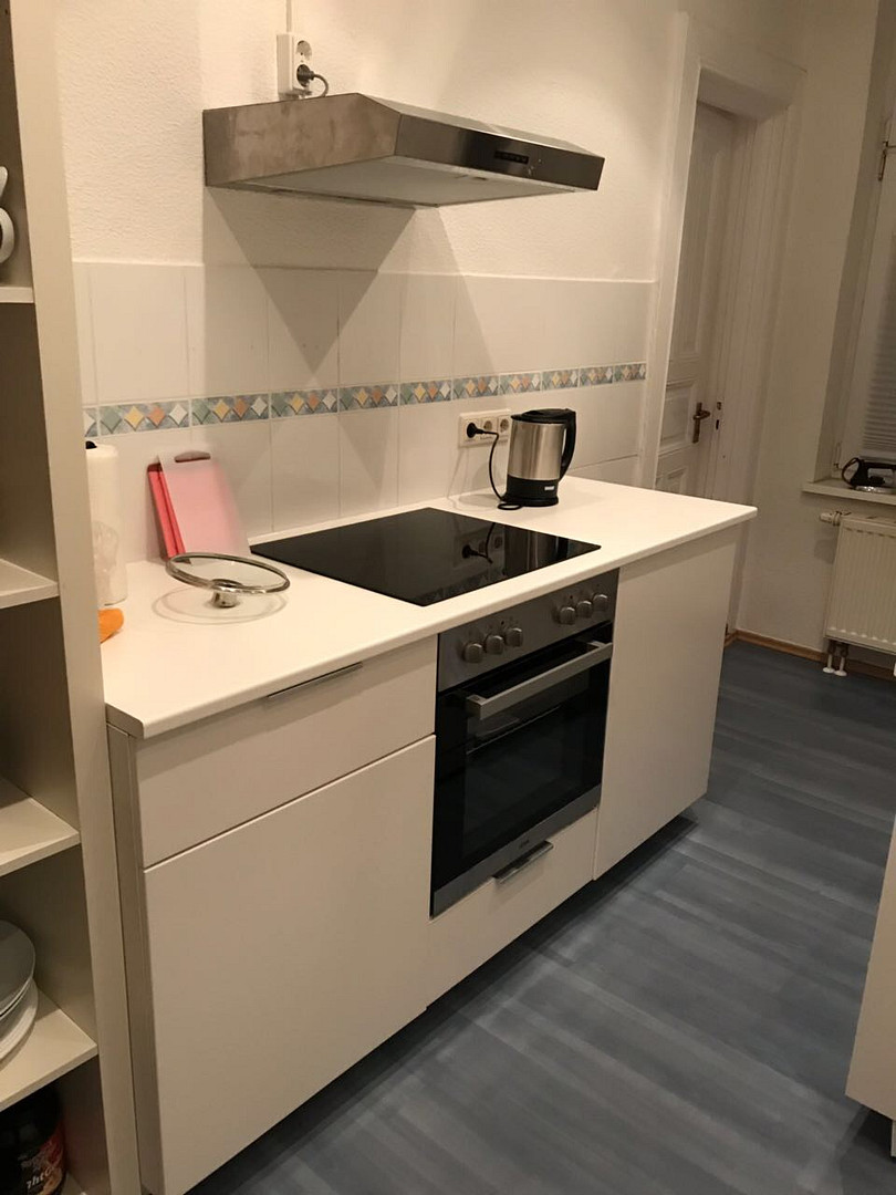 Schöne 3 Zimmer Wohnung in Holtenauer Straße in denkmalgeschütztem Haus mit weißer EBK – Holtenauer Straße 240, 24106 Kiel(Wik) – Vorschaubild 4