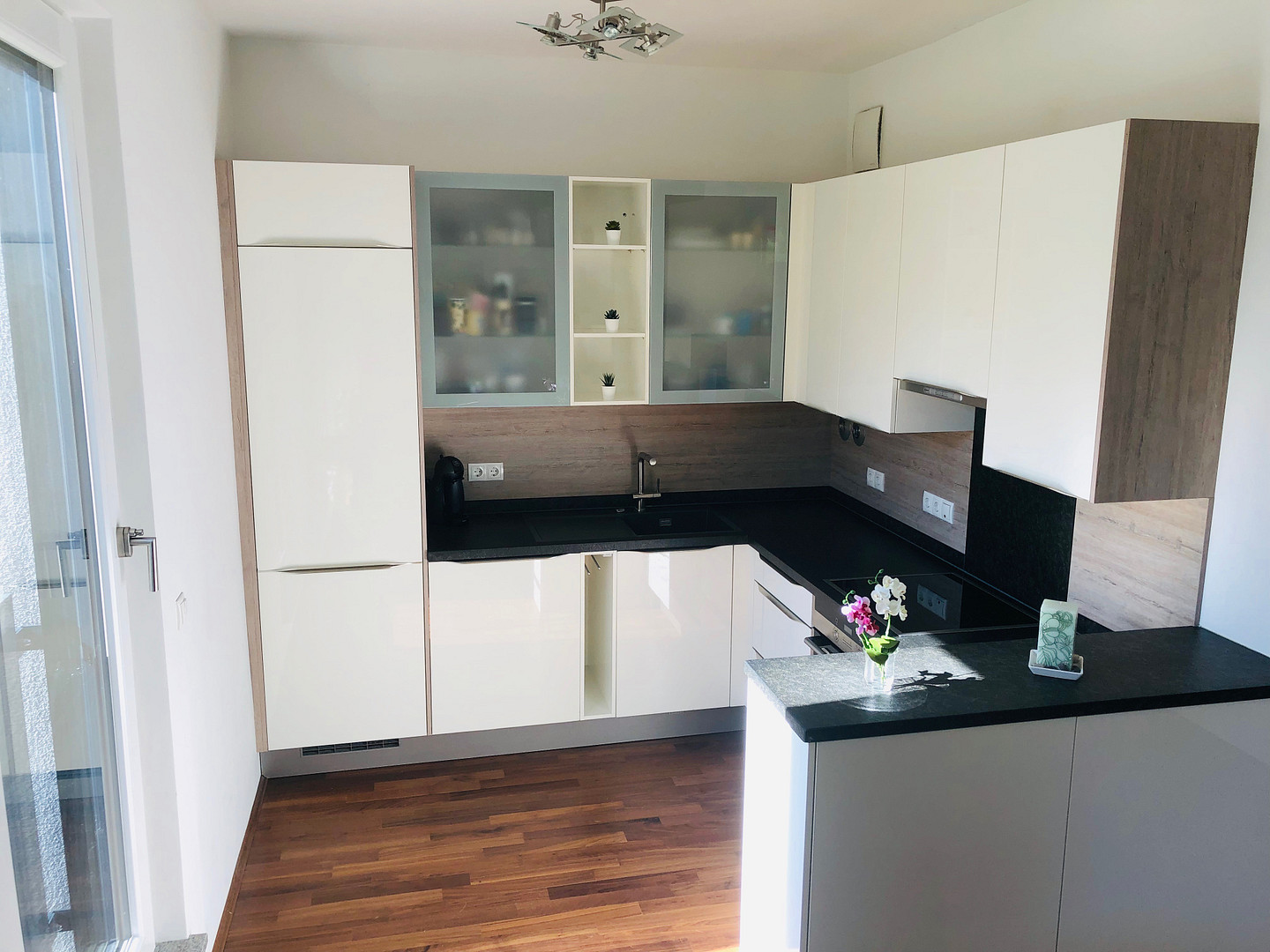 Moderne & exklusive Stadtwohnung mit Einbauküche & großer sonniger Loggia in schöner Parkanlage – Am Provinopark 9B, 86153 Augsburg(Innenstadt) – Vorschaubild 5