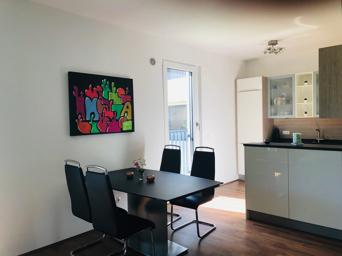 Moderne & exklusive Stadtwohnung mit Einbauküche & großer sonniger Loggia in schöner Parkanlage – Am Provinopark 9B, 86153 Augsburg(Innenstadt) – Vorschaubild 4