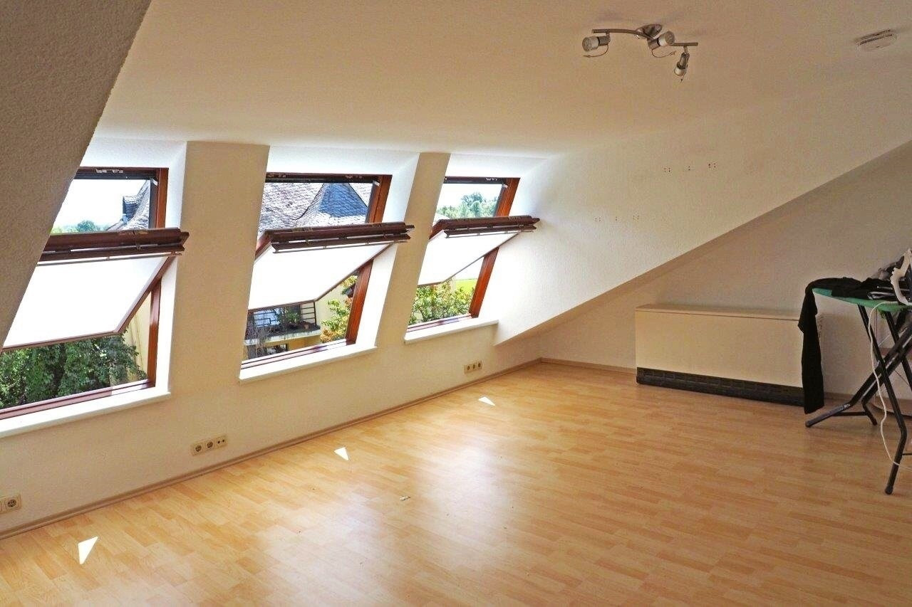 Dachgeschosswohnung mit Dachterrasse und Rheinblick – 65347 Eltville-Hattenheim(Hattenheim) – Vorschaubild 5