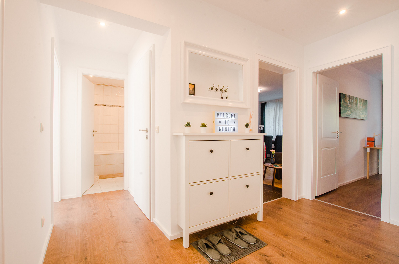 Stylishe & lichtdurchflutete 4-Zi-Wohnung in München-Giesing! Top eingerichtet inkl. Internet & TV! – Weissenseestr. 95, 81539 München(Obergiesing) – Vorschaubild 12