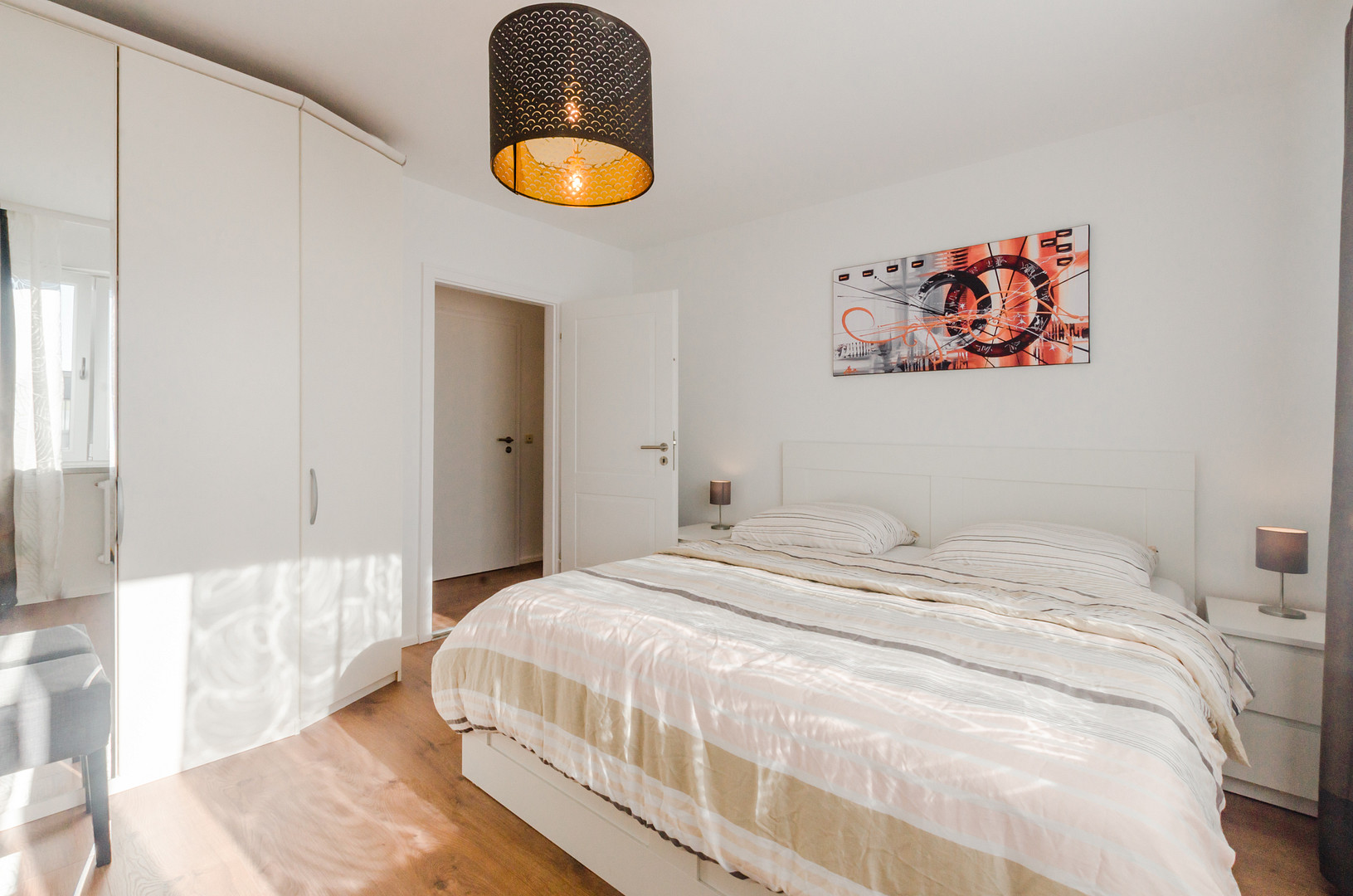Stylishe & lichtdurchflutete 4-Zi-Wohnung in München-Giesing! Top eingerichtet inkl. Internet & TV! – Weissenseestr. 95, 81539 München(Obergiesing) – Vorschaubild 4