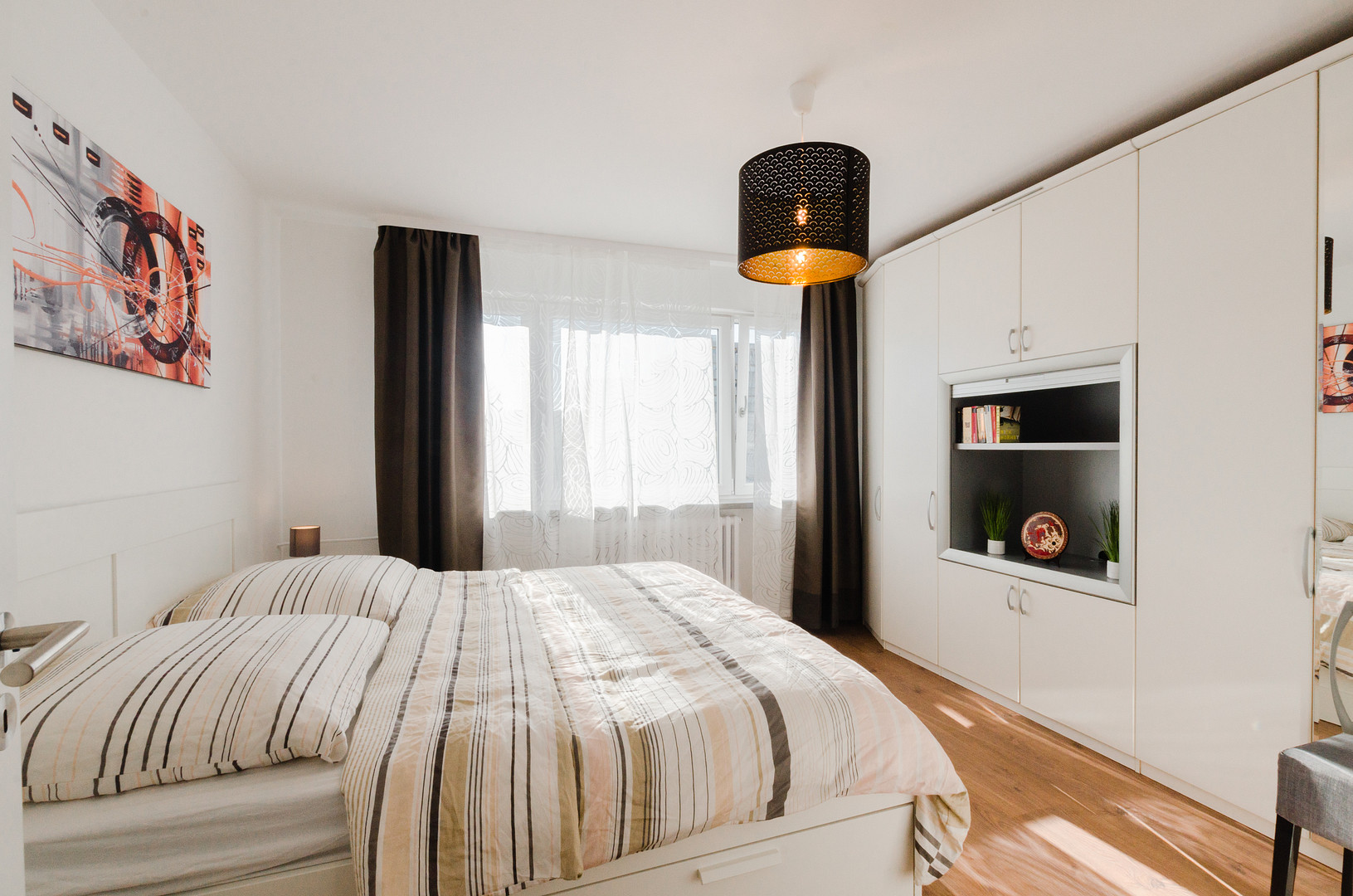 Stylishe & lichtdurchflutete 4-Zi-Wohnung in München-Giesing! Top eingerichtet inkl. Internet & TV! – Weissenseestr. 95, 81539 München(Obergiesing) – Vorschaubild 3