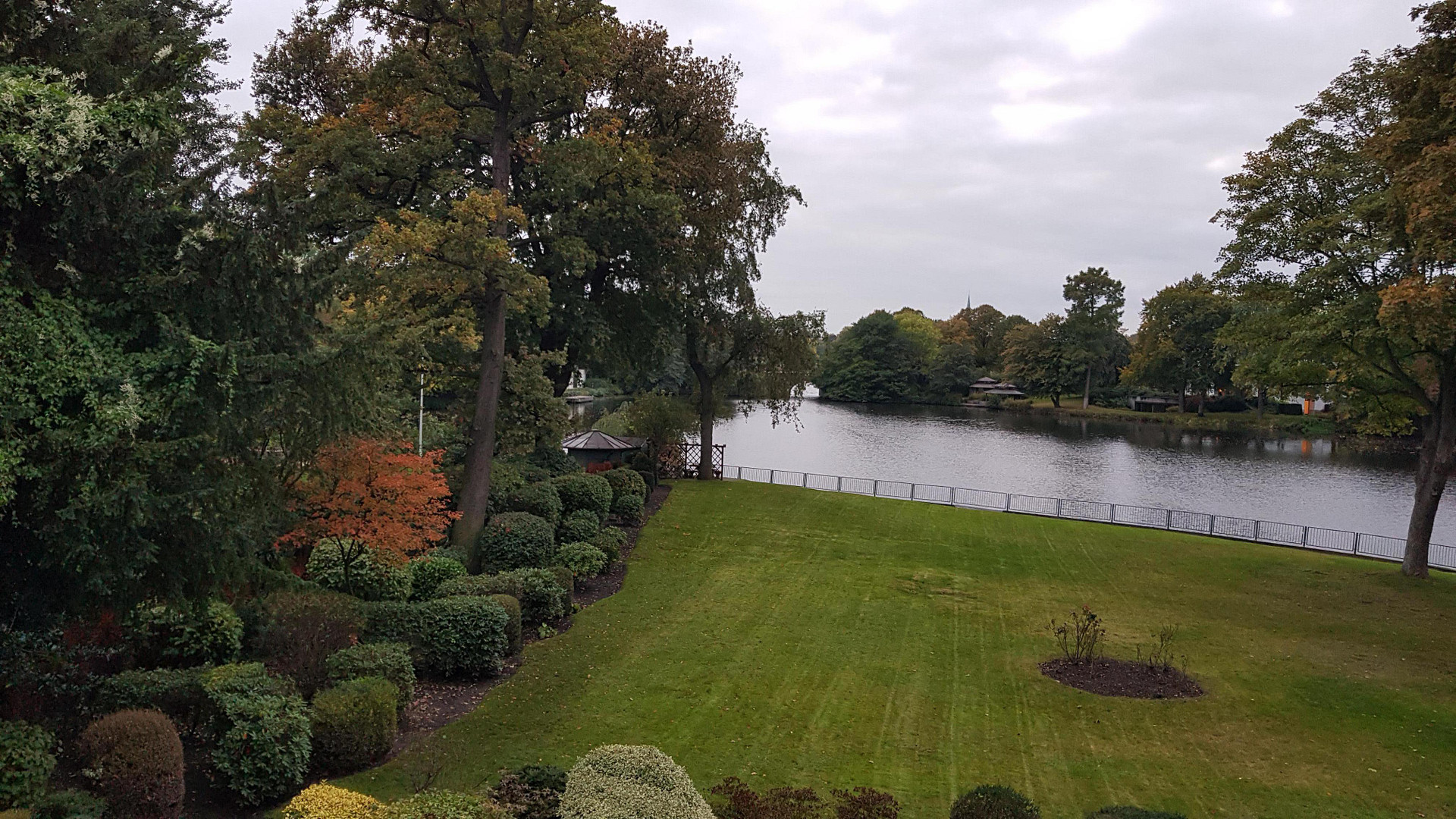 JOKER : 2 Zi. möbliert direkt an der Alster mit Garten Süd-West - BLICK auf den FEENTEICH – Foto 5