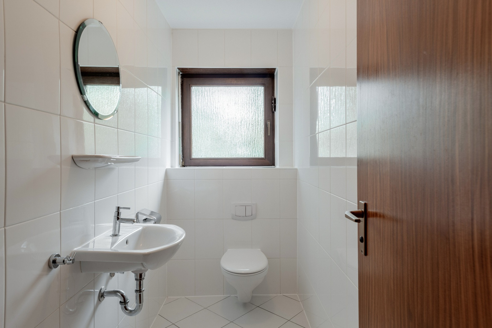 5-Zimmer-Erdgeschosswohnung mit Privatgarten, zwei Terrassen und Einzelgarage – Stuttgart-Luginsland – Foto 8