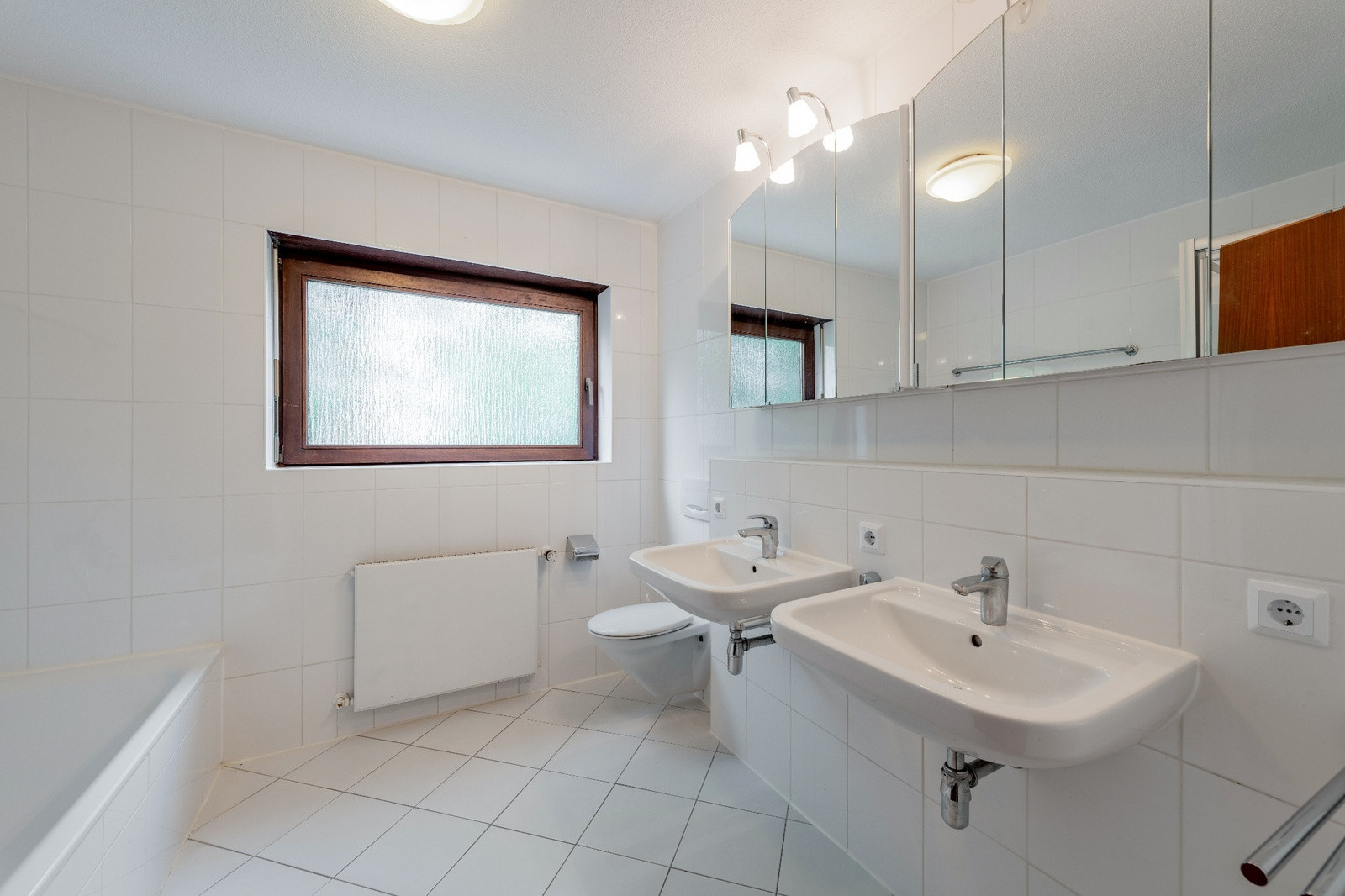 5-Zimmer-Erdgeschosswohnung mit Privatgarten, zwei Terrassen und Einzelgarage – Stuttgart-Luginsland – Foto 7