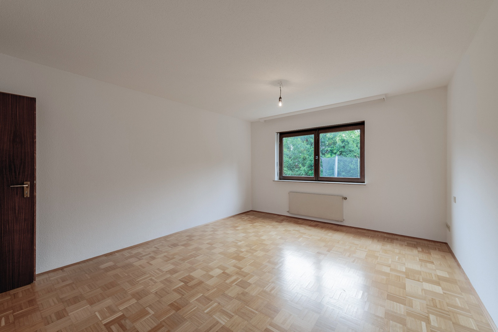 5-Zimmer-Erdgeschosswohnung mit Privatgarten, zwei Terrassen und Einzelgarage – Stuttgart-Luginsland – Foto 11