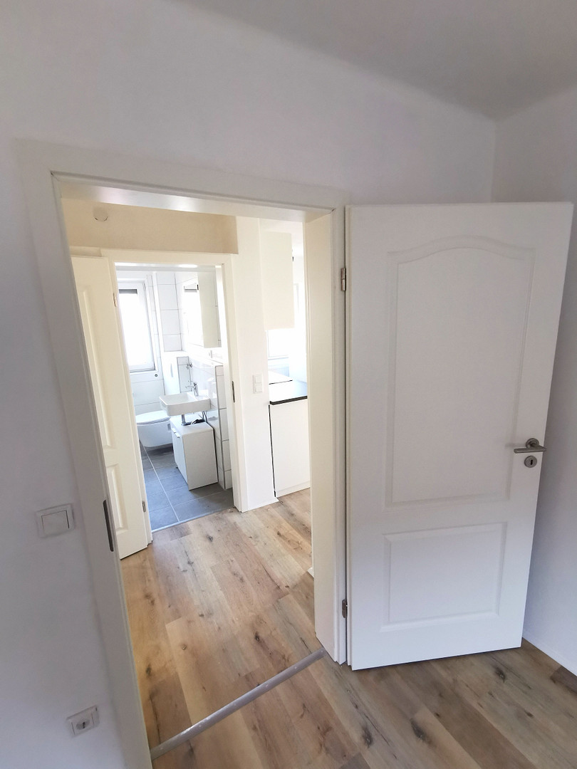 Exklusiv: Kürzlich saniert, EBK, 1.OG, Balkon Südausrichtung, direkt v. Eigentümer – Kurt-Huber-Straße, 85055 Ingolstadt – Vorschaubild 8