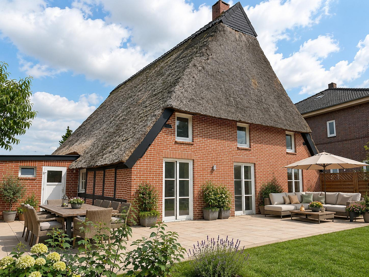 Wunderschönes Fachwerkhaus mit Reetdach in bester Lage Thedinghausens – 27321 Thedinghausen – Vorschaubild 4