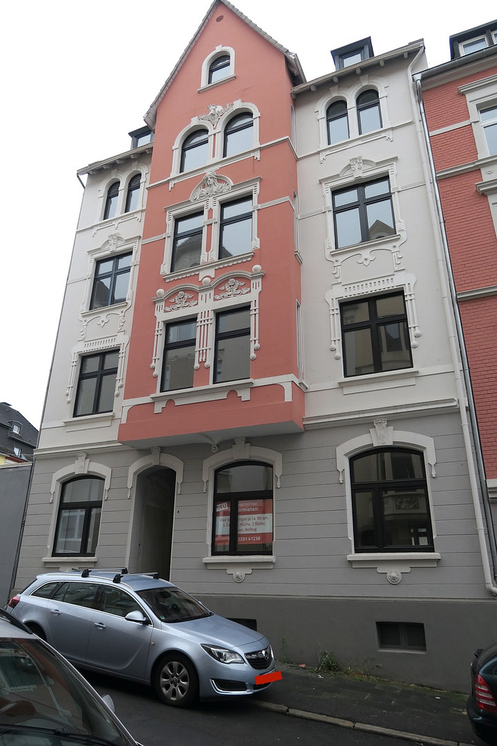 5-Zi-Komfortwohnung mit Balkon, Aufzug und auf Wunsch Garage