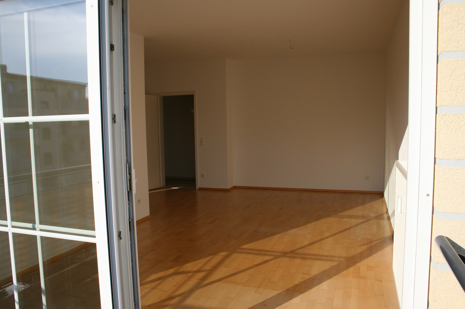 Schöne, helle, zentral gelegene 2-Zimmer-Wohnung mit Balkon – 82178 Puchheim(Puchheim-Bahnhof) – Vorschaubild 2