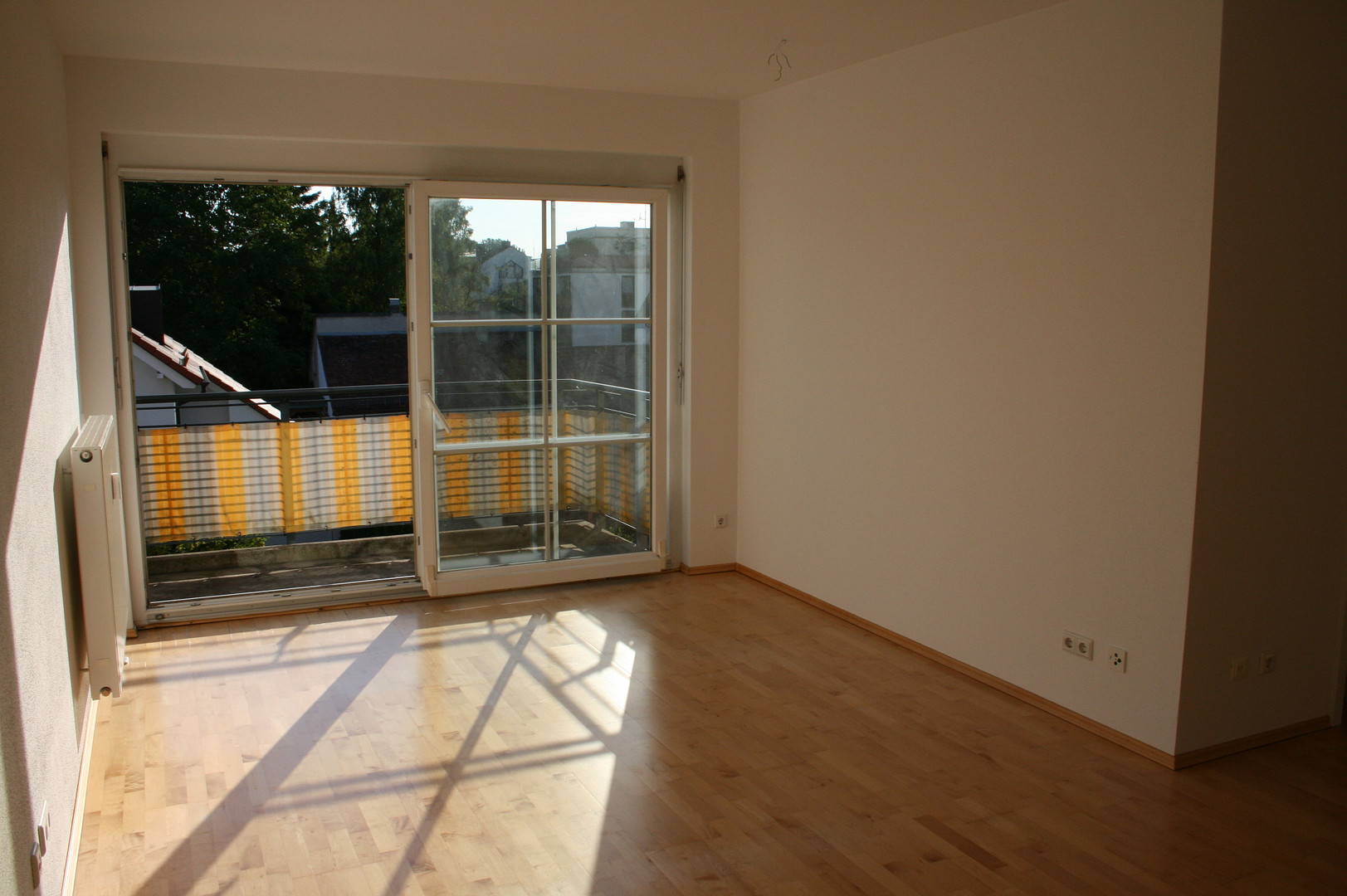 Schöne, helle, zentral gelegene 2-Zimmer-Wohnung mit Balkon