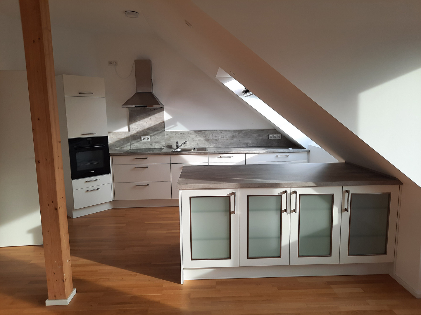 Ideal für Singles oder Paare-Neuwertige DG-Wohnung in Bestlage von Ingolstadt