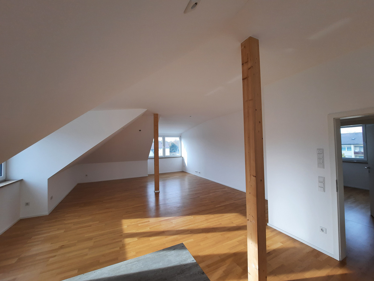 Ideal für Singles oder Paare-Neuwertige DG-Wohnung in Bestlage von Ingolstadt – Haltmayrstraße, 85049 Ingolstadt – Vorschaubild 2