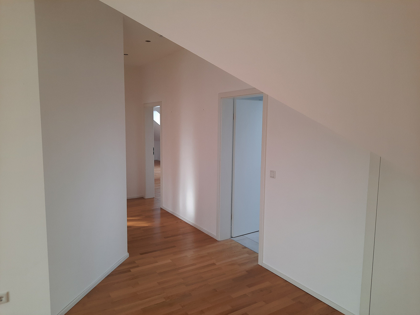 Ideal für Singles oder Paare-Neuwertige DG-Wohnung in Bestlage von Ingolstadt – Haltmayrstraße, 85049 Ingolstadt – Vorschaubild 5